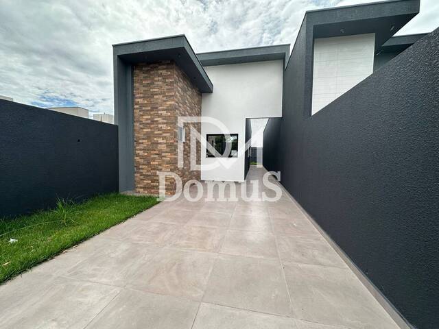 #649 - Casa para Venda em Toledo - PR - 2