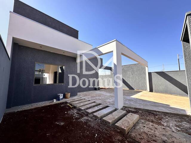 #687 - Casa para Venda em Toledo - PR